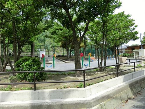 称名寺東公園（スポーツ広場）の画像