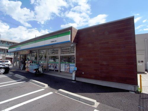 ファミリーマート　四條畷岡山東店の画像