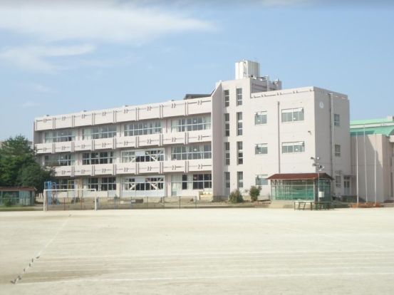 春日部市立粕壁小学校の画像