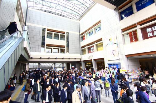 東急東横線日吉駅　改札前の画像