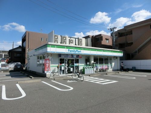 ファミリーマート中小田井二丁目店の画像