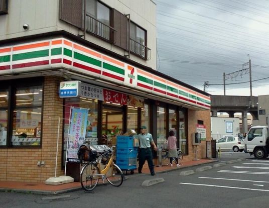 セブンイレブン相模原橋本駅東店の画像