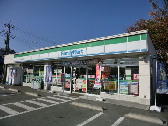 ファミリーマートよろづや田名豊原店の画像