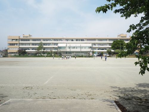 伊奈中学校の画像