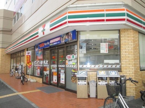 セブンイレブン 大阪十三本町１丁目店の画像