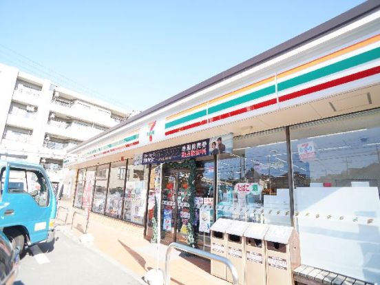 セブンイレブン 横浜泉桂坂店の画像