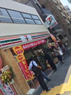 セブン-イレブン 北新宿１丁目大久保通り店の画像