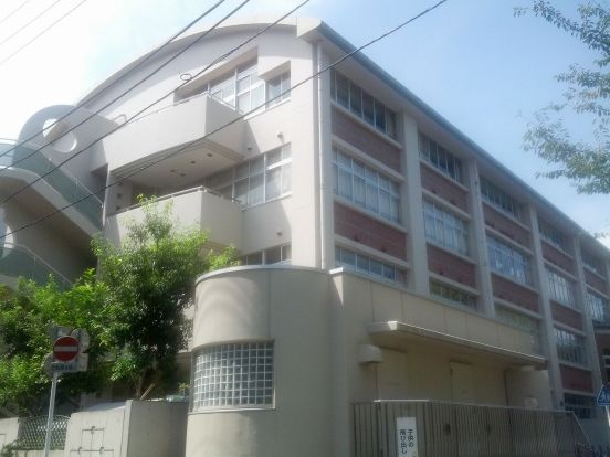 文京区立窪町小学校の画像