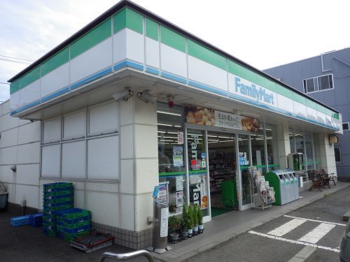 ファミリーマート横須賀山科台店の画像