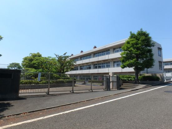 横浜市立新石川小学校の画像