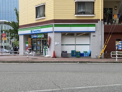 ファミリーマート阪神岩屋駅前店の画像