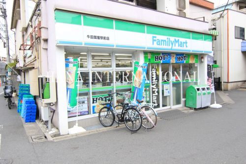 ファミリーマート牛田関屋駅前店の画像