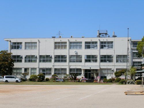 乙島東小学校の画像