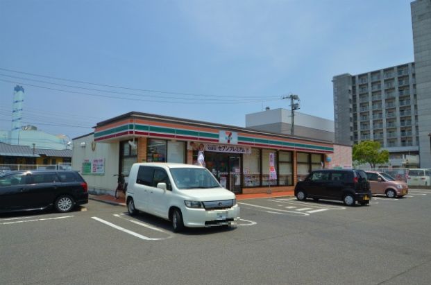 セブンイレブン 八幡陣原店の画像