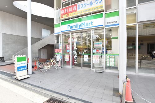 ファミリーマート 甲東園駅前店の画像