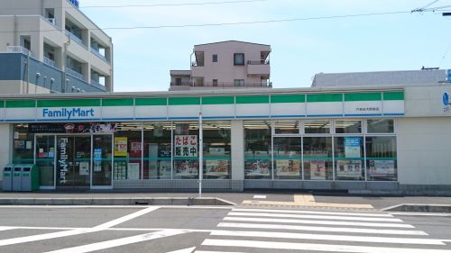 ファミリーマート六会日大前店の画像