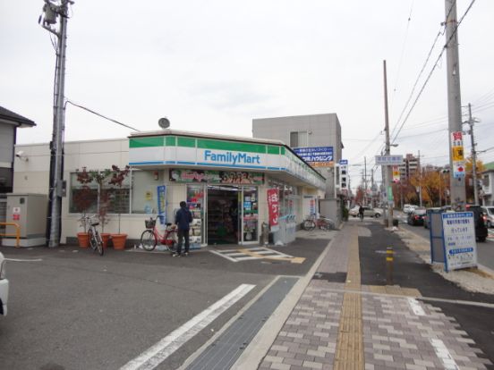 ファミリーマート八尾南本町店の画像
