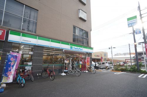 ファミリーマート戸田駅西口店の画像