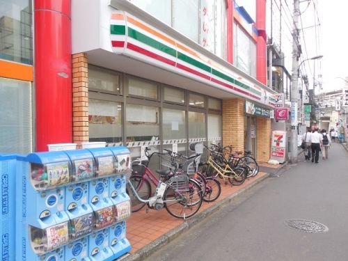 セブン-イレブン新宿大久保駅南口店の画像