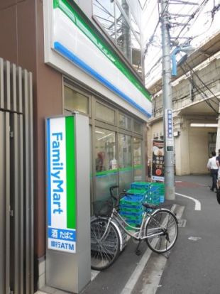 ファミリーマート 大久保駅南口店の画像