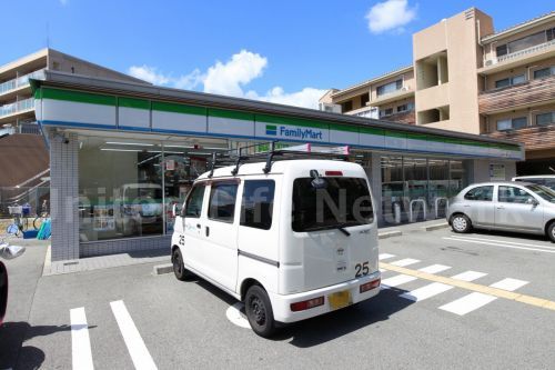 ファミリーマート豊中上新田四丁目店の画像