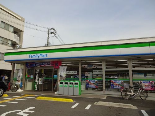 ファミリーマート豊中本町一丁目店の画像