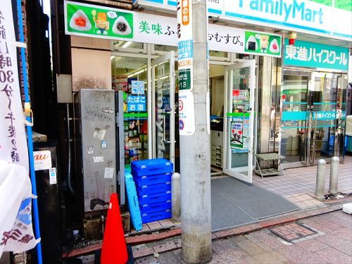 ファミリーマート自由が丘駅前店の画像