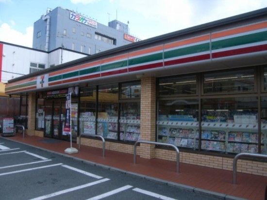 セブン-イレブン吉川駅北口店の画像