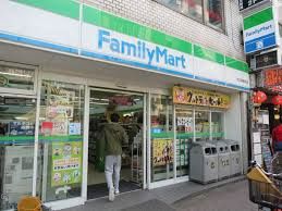 ファミリーマート 大久保駅前店の画像