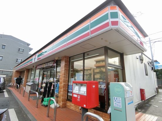 セブンイレブン 横浜牛久保東１丁目店の画像