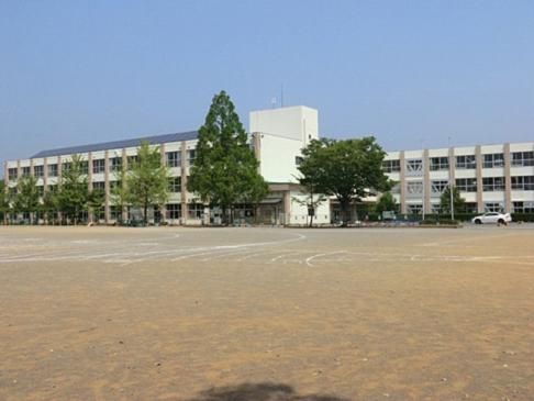 鳩山町立鳩山小学校の画像