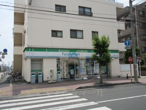 ファミリーマート蕨南町一丁目店の画像