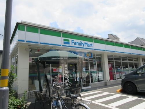 ファミリーマート 浮間中央通り店の画像