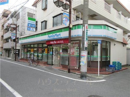 ファミリーマート赤羽平和通り店の画像