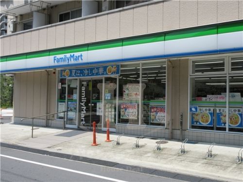 ファミリーマート新田一丁目店の画像