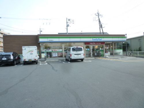 ファミリーマート上尾日産通り店の画像