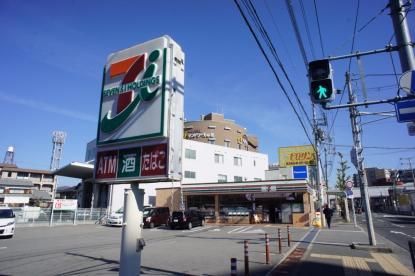 セブン-イレブン大阪空港前店の画像