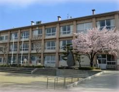  甲府市立里垣小学校の画像