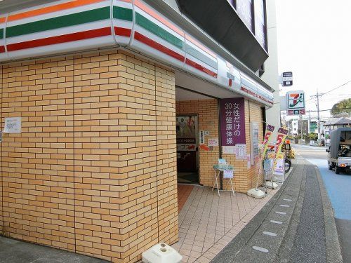 セブンイレブン 川崎柿生駅前店の画像