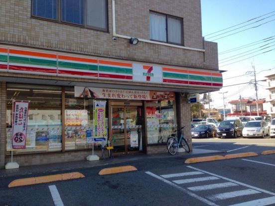 セブンイレブン 横浜新石川店の画像