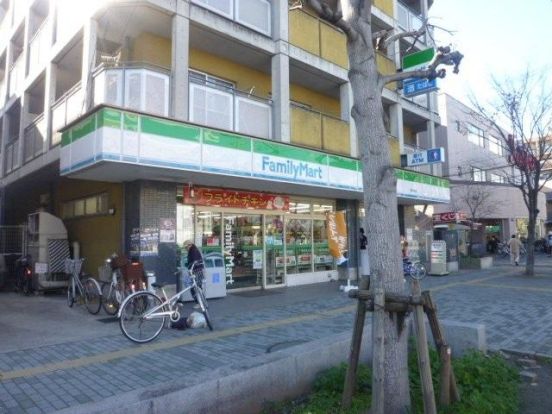 ファミリーマート俊徳道店の画像