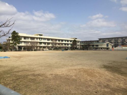  松が丘小学校の画像