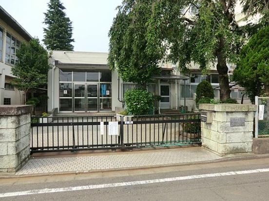 練馬区立泉新小学校の画像