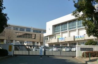 秦野市立鶴巻小学校の画像