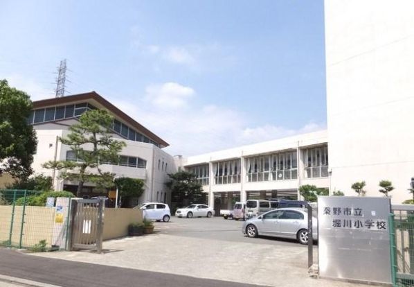 秦野市立堀川小学校の画像