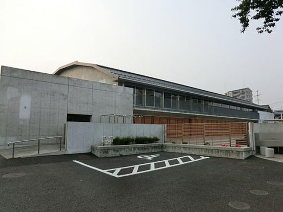 練馬区立向山小学校の画像