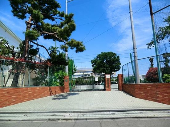 世田谷区立緑丘中学校の画像
