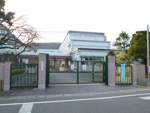 陵ケ岡小学校の画像