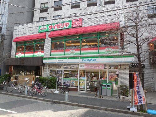 ファミリーマート両国駅西口店の画像