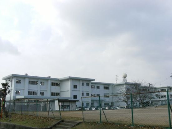 亀山市立井田川小学校の画像